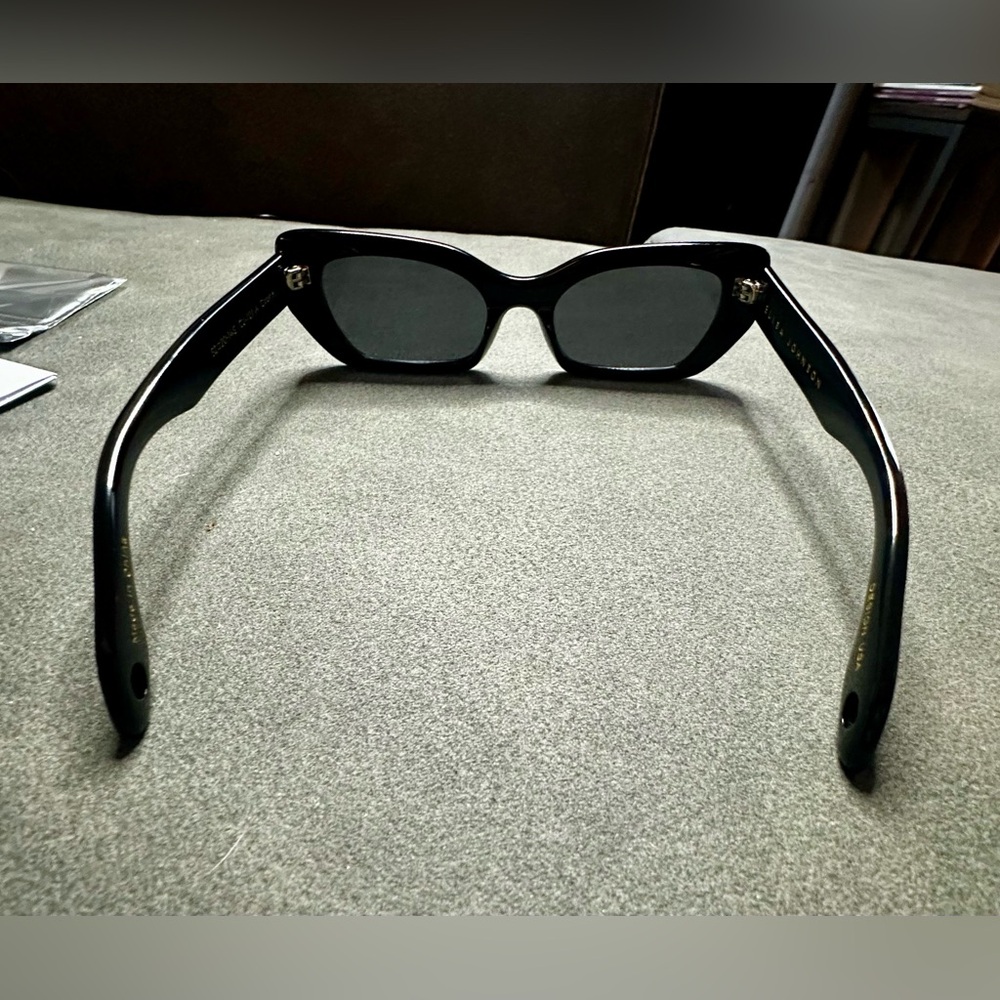 Elisa Johnson Cookie gloss black sunglasses. NWT. Case & new cloth incl.⬇️meas. - Picture 4 of 9